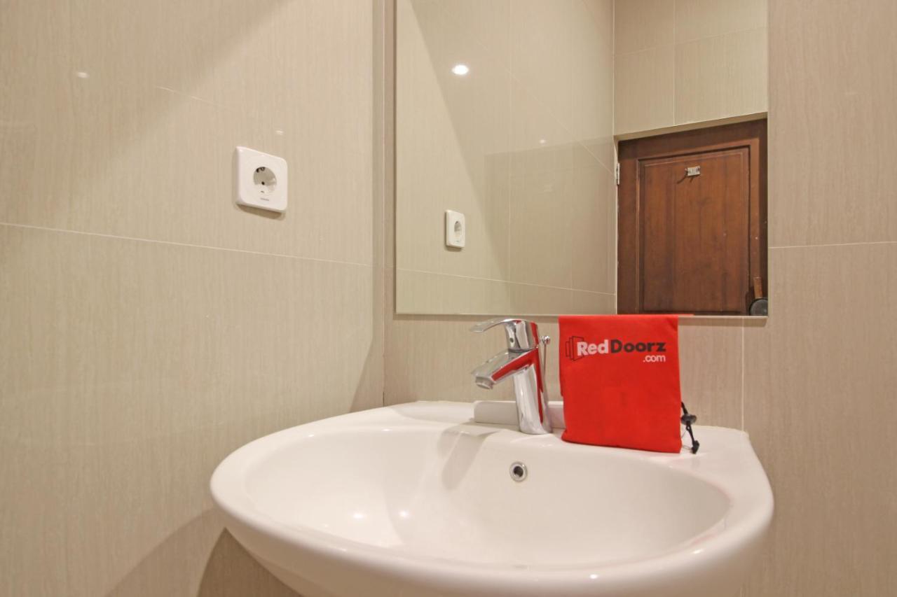 Reddoorz Premium At The Garden Suites Solo Экстерьер фото